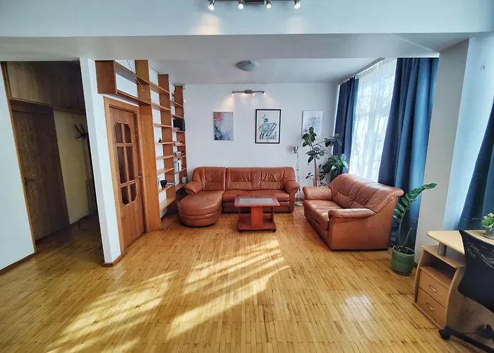Spacious Apartment Near Old Town