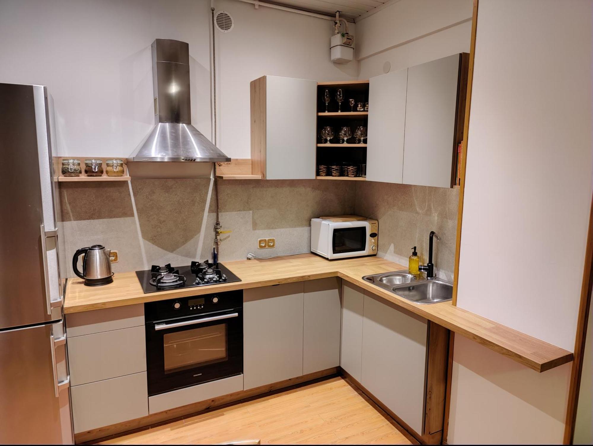 Spacious Near Old Town Apartment