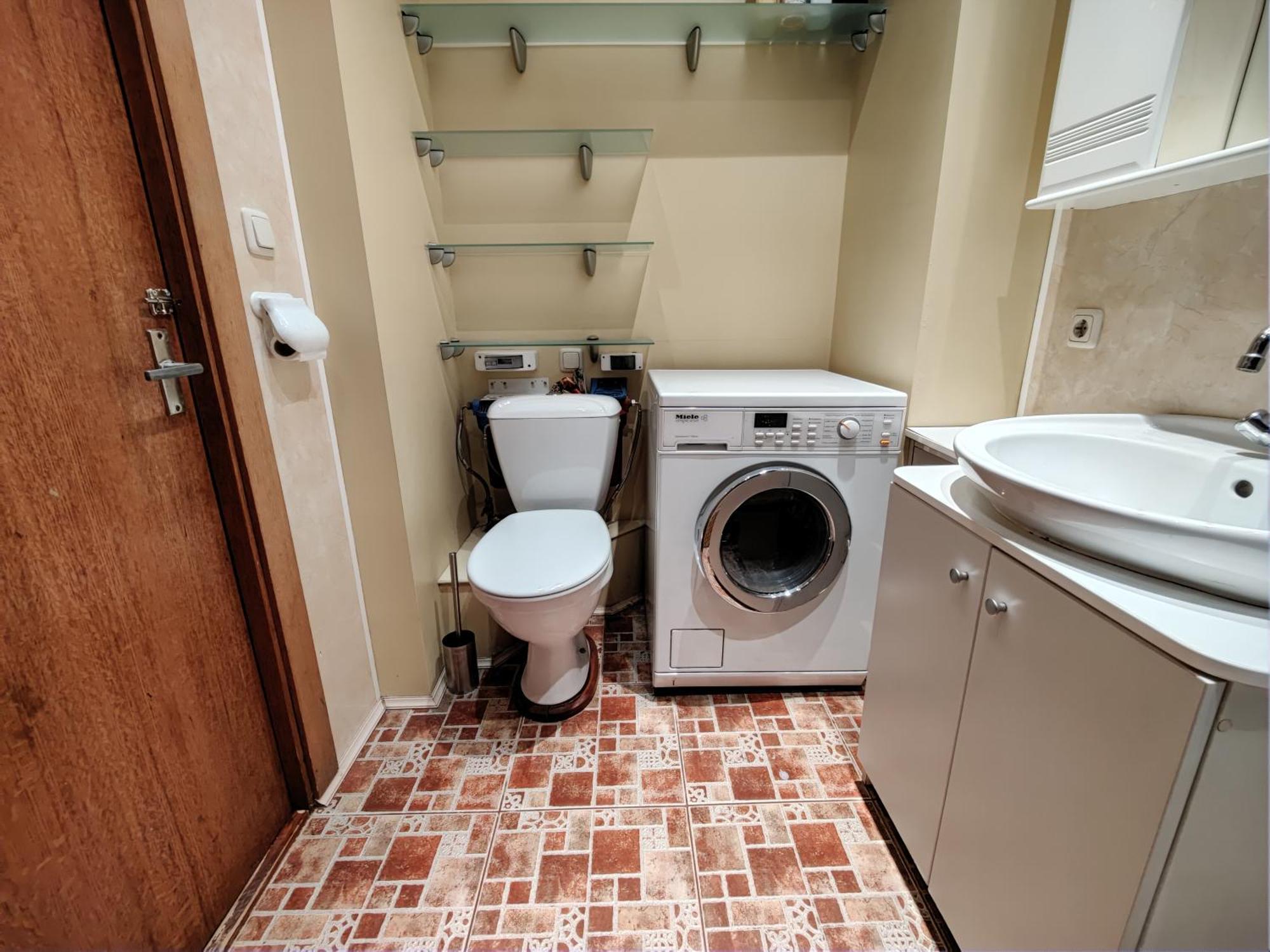 Spacious Near Old Town