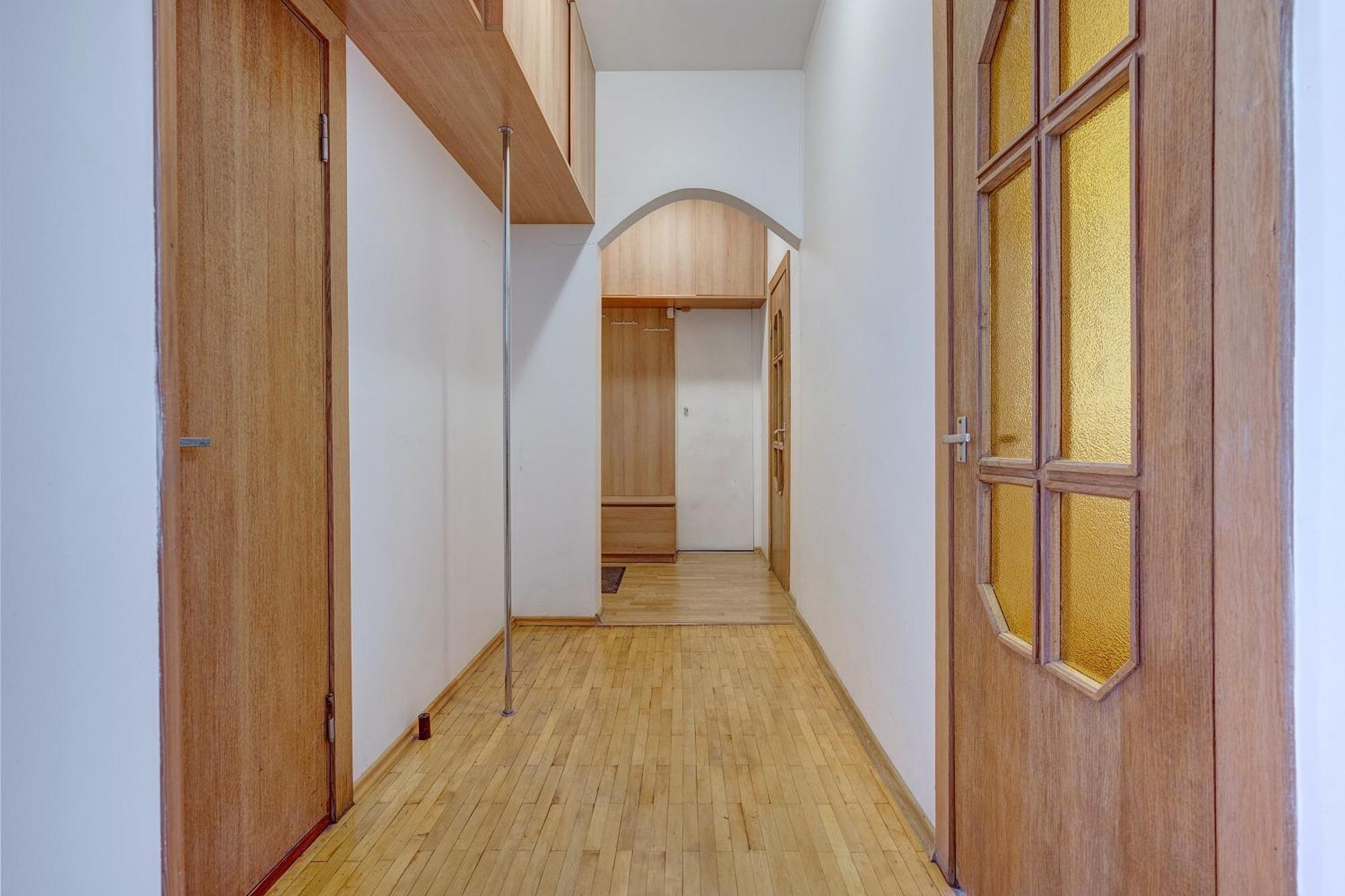 Spacious Near Old Town Apartment *