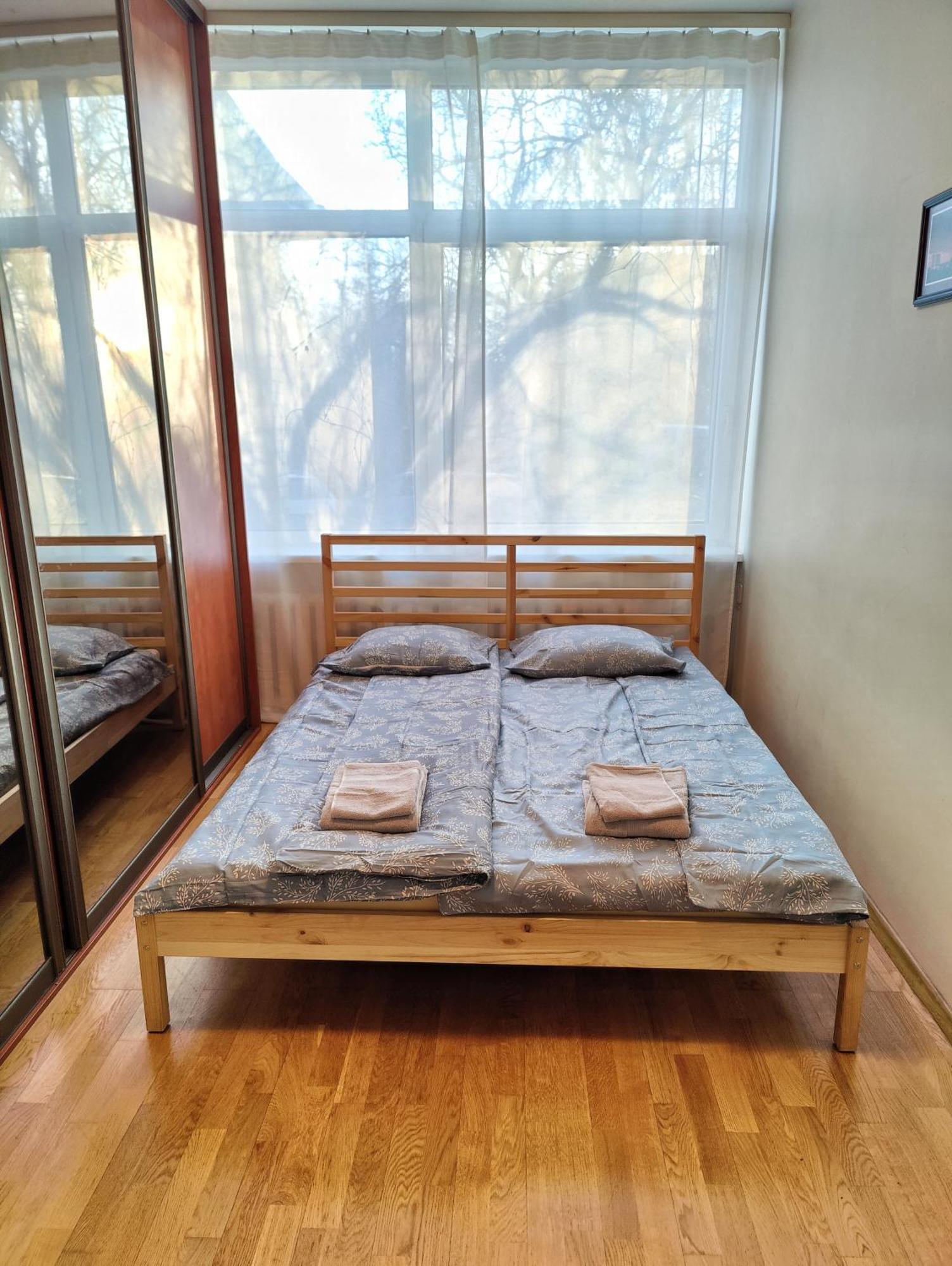 Spacious Near Old Town Apartment *