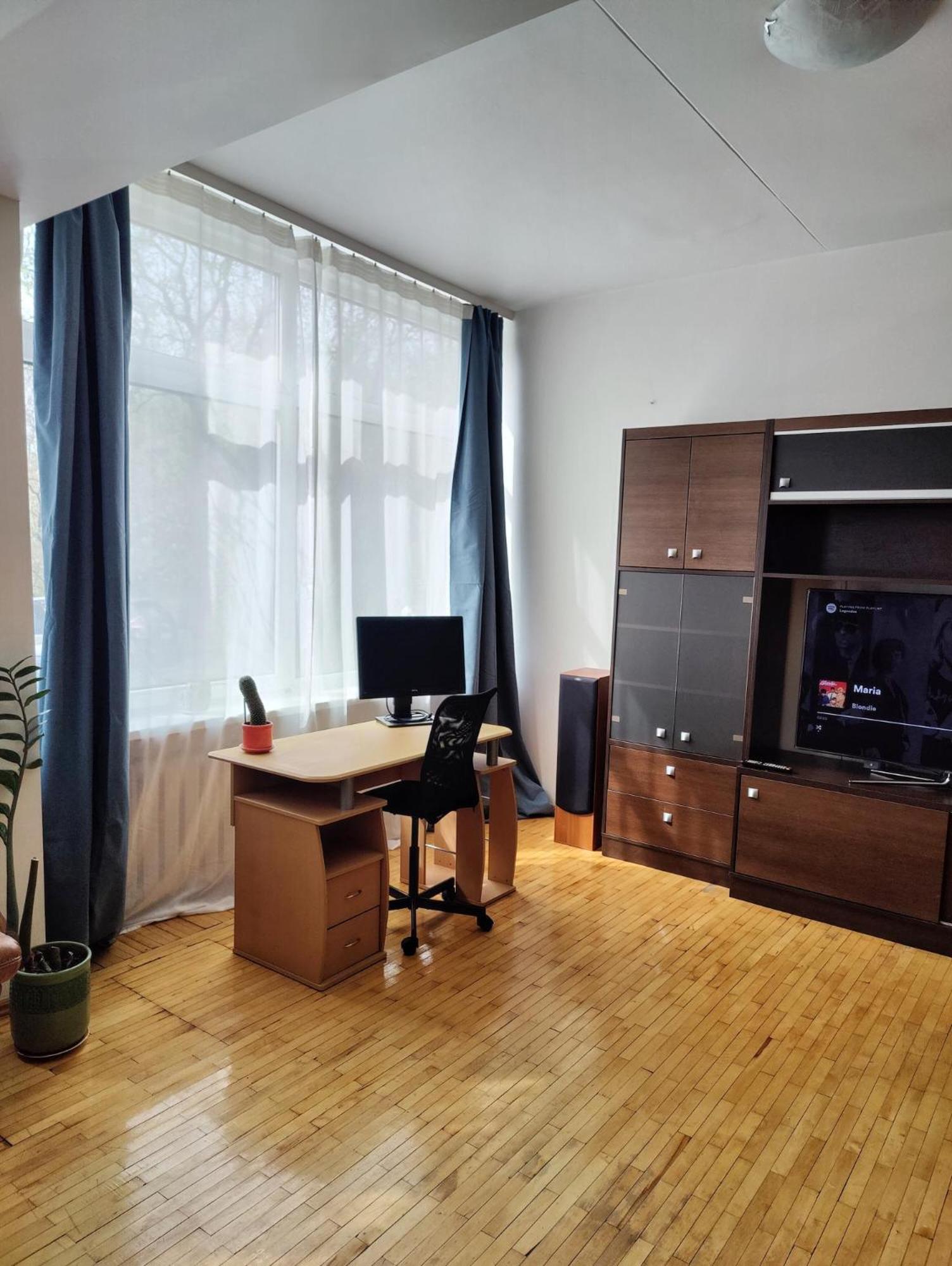 Spacious Near Old Town *
