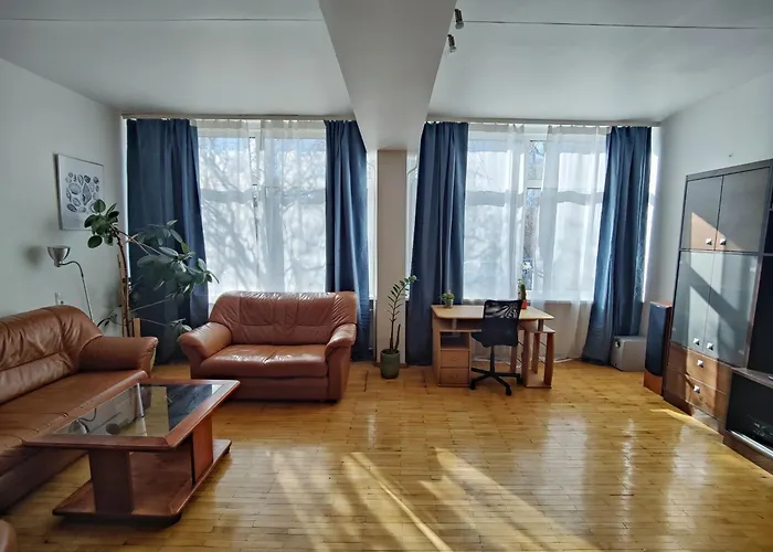 Spacious Apartment Near Old Town